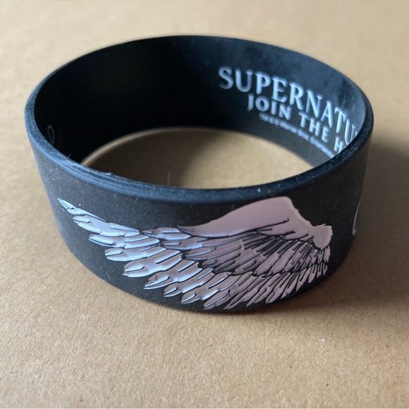 Bioworld Hot Topic Supernatural Team Castiel rubber bracelet Misha Collins SPN - Picture 3 of 5
